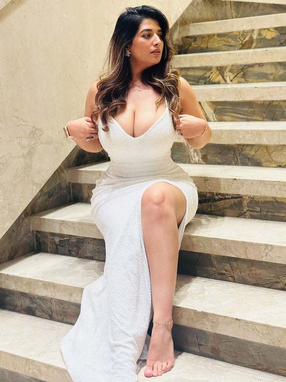 Lucknow aged housewife Call Girl